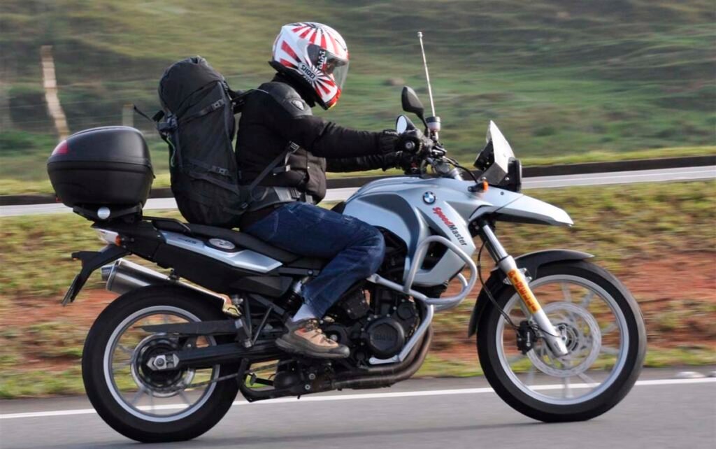 Antena corta pipa ou protetor de pescoço?