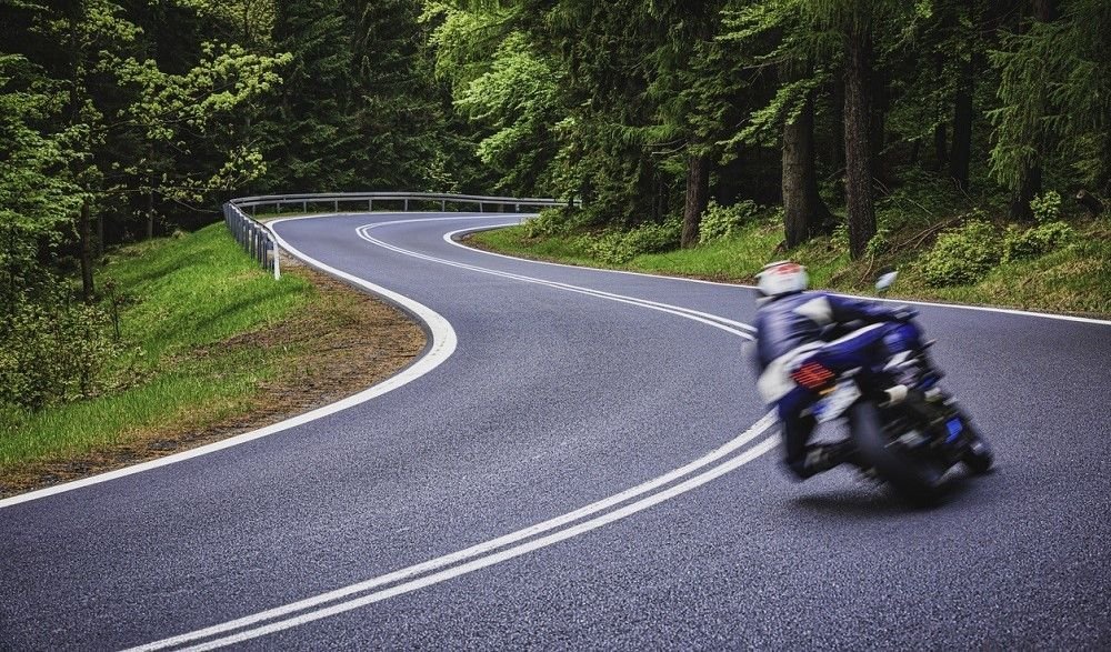 Como pilotar uma moto? Um guia completo para iniciantes